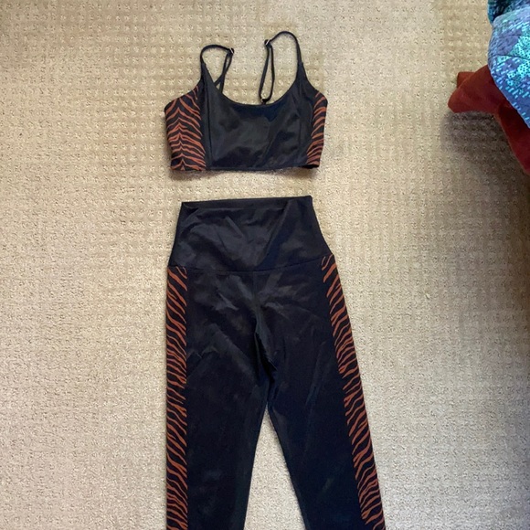 SET Beach Riot Tiger Workout Sport - Picture 2 of 6